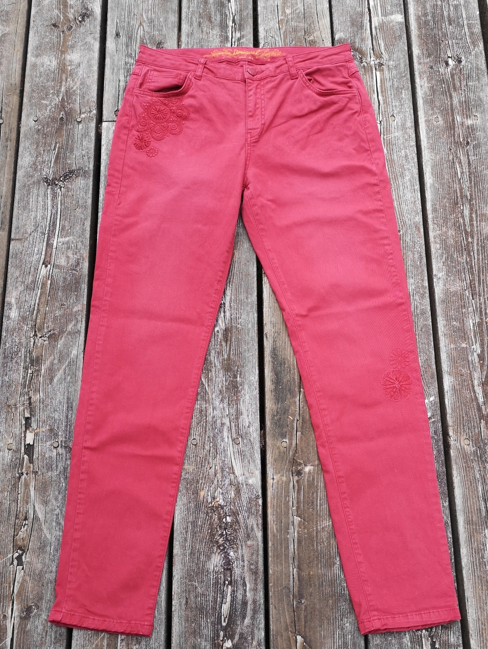 Desigual red pants with same-colour embroidery